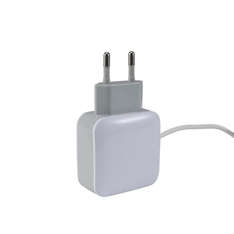 B058 2.4A USB CHARGER WITH ATTACHED CABLE