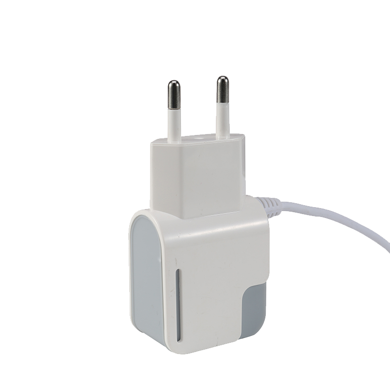 B057 2.4A USB CHARGER WITH ATTACHED CABLE