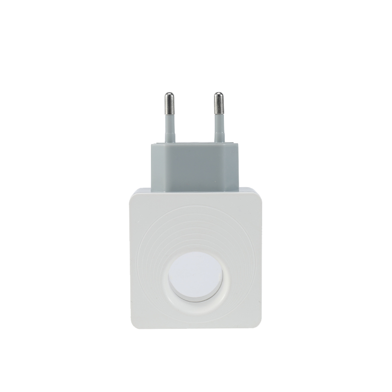 B054 2.4A USB CHARGER WITH ATTACHED CABLE