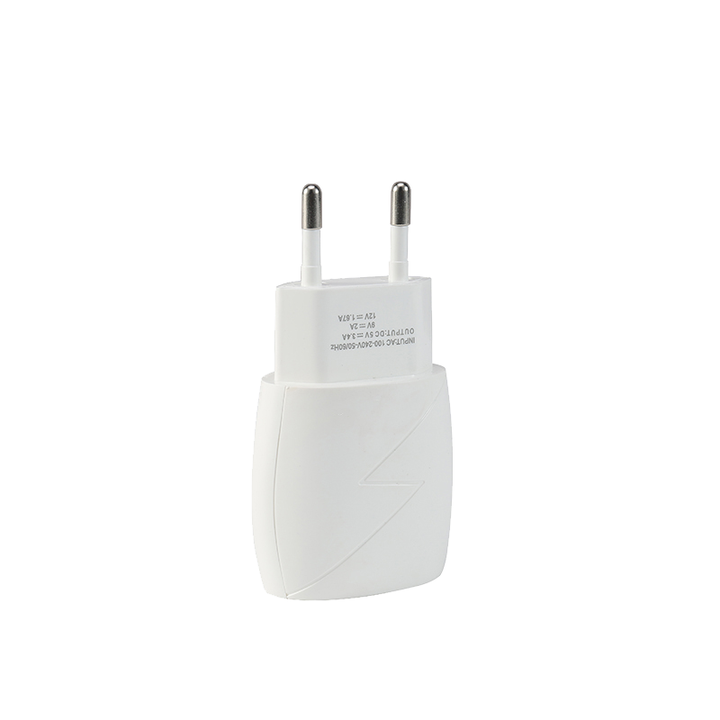 B051 2.4A USB CHARGER WITH ATTACHED CABLE